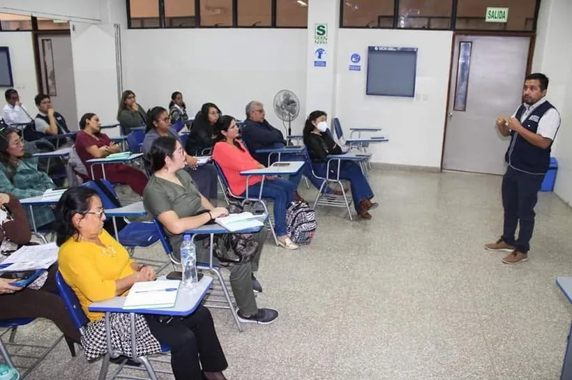 Capacitación e inducción a equipos de salud.
