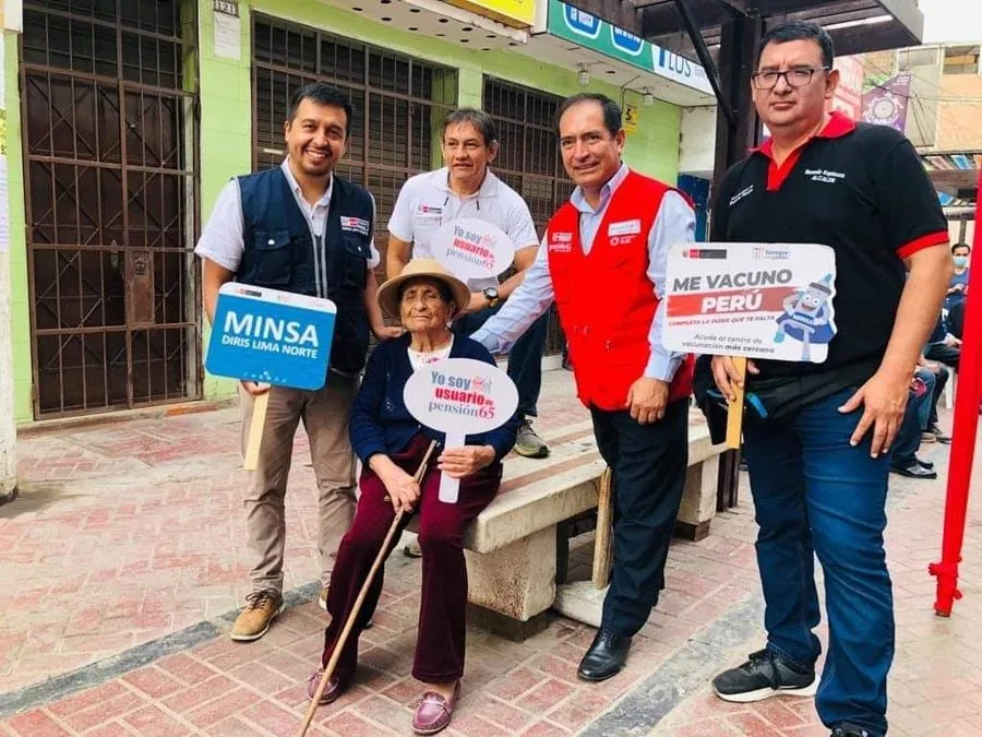 Campaña de vacunación con autoridades locales